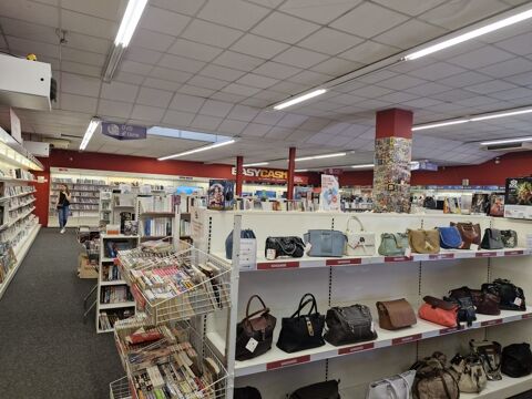 Tr&egrave;s belle surface commerciale sur un bon axe d'ANGOUL&Ecirc;ME 6000 16000 Angoulême