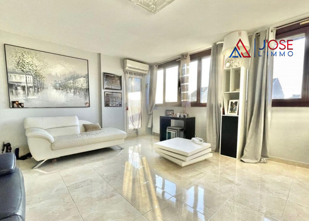 À deux pas de la gare Part-Dieu, T4 lumineux de 87 m² avec bal