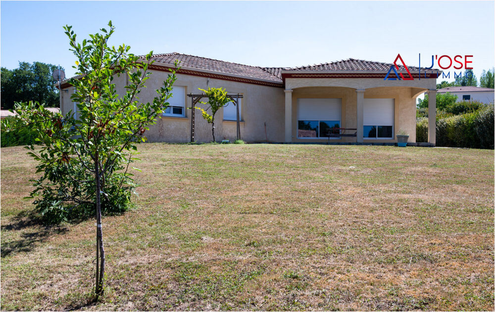 Maison familiale de plain-pied  138 m², 4 chambres et terrai