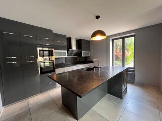 Maison à louer 7 pièces 261 m²