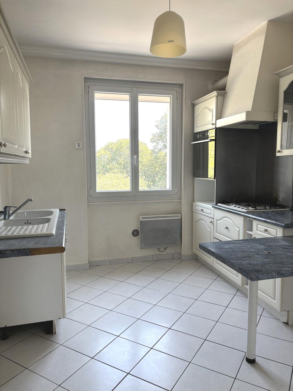 Vente Appartement T3 avec balconnet, garage et cave Bron