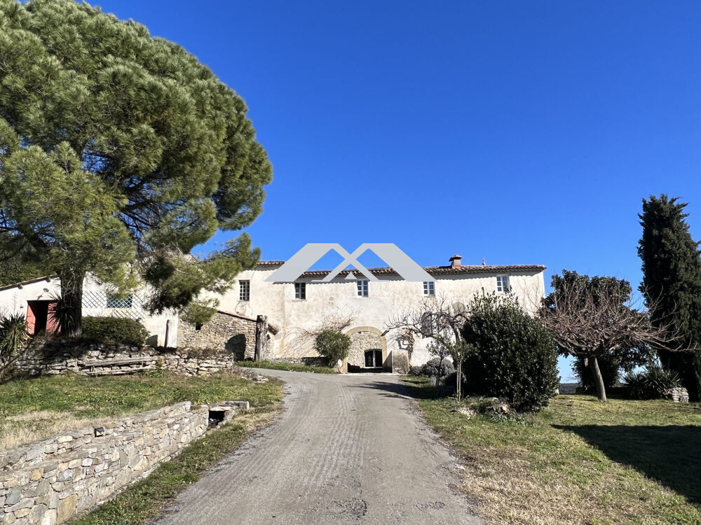 Domaine en pierre du XVIIIe siècle  280 m² habitables  3