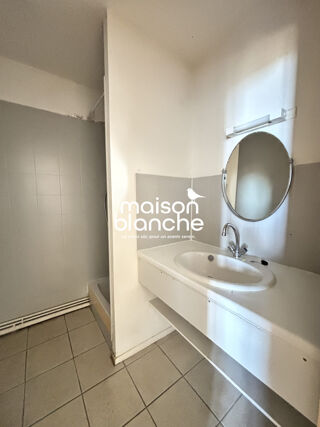  Appartement à louer 4 pièces 95 m²