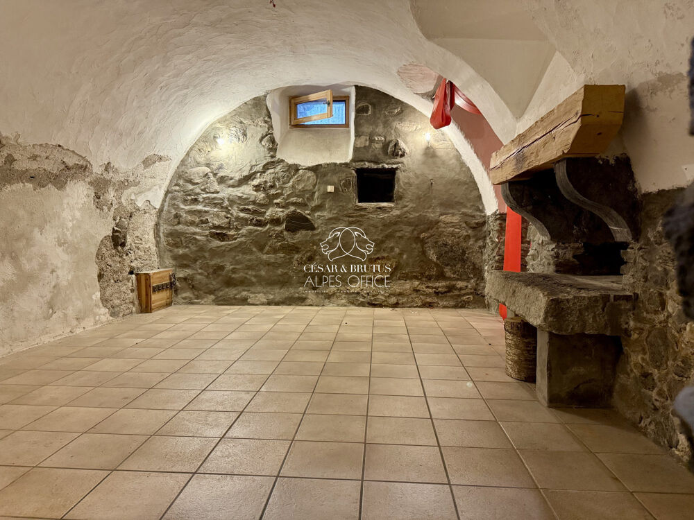 Servoz, vieux village  Ferme à fort potentiel  vue Mont-