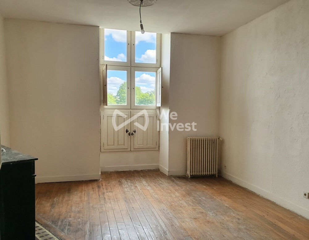 Maison de ville au fort potentiel  emplacement central et pri