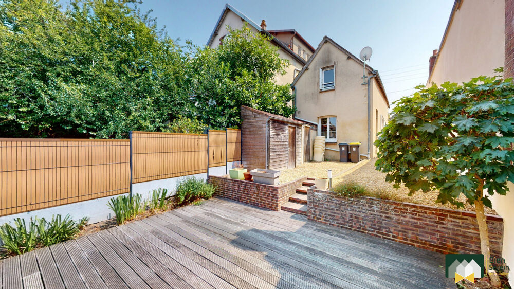 MAISON DE VILLE DE CARACTERE AVEC JARDIN ET TERRASSE - CHARTRE