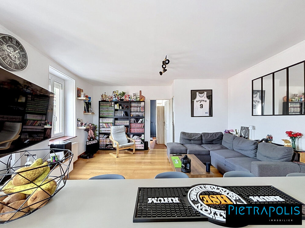 À vendre  Appartement lumineux au dernier étage avec vue d?
