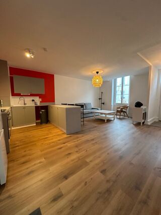  Appartement à louer 2 pièces 55 m²
