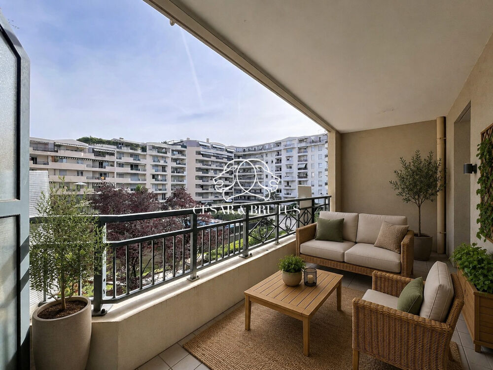 GRAND T4 EN ETAGE ELEVE AVEC BALCONS, CAVE ET GARAGE