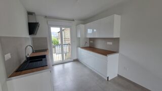  Appartement à louer 4 pièces 91 m²