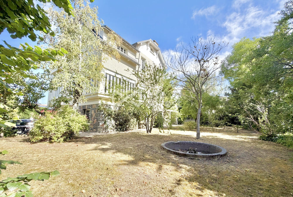 Villa de charme années 1930 avec piscine et jardin.