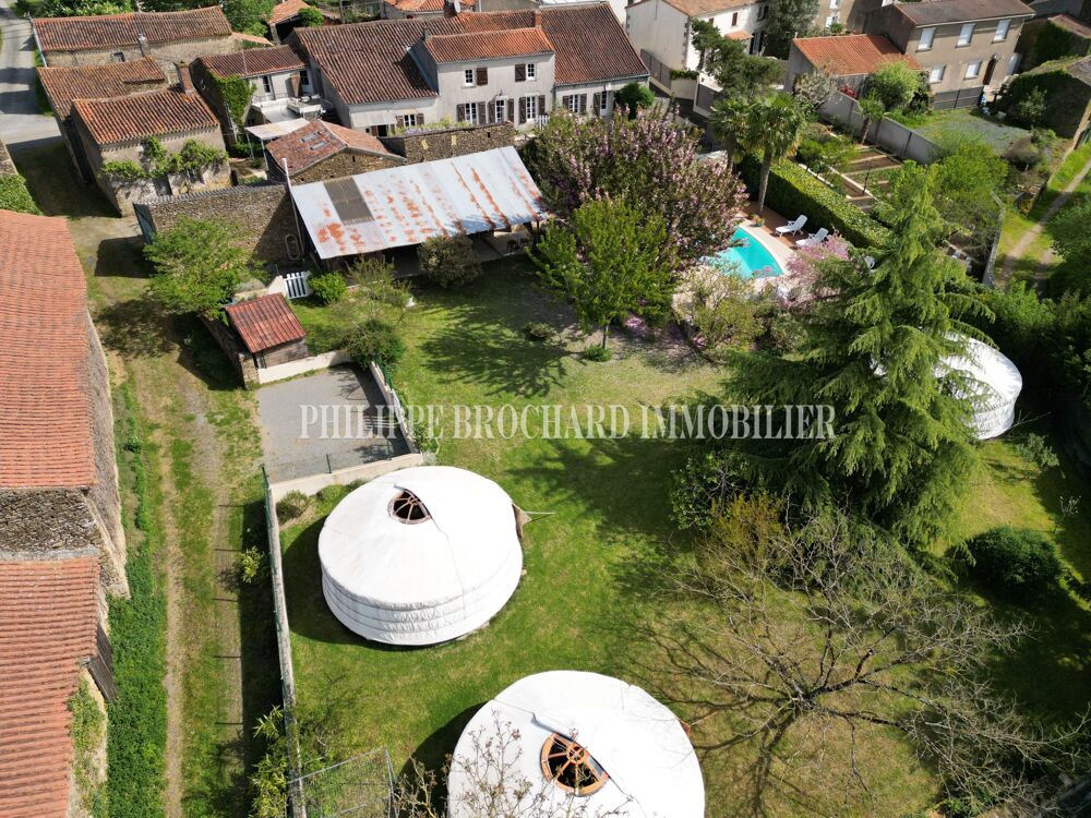 bel ensemble immobilier en pierres