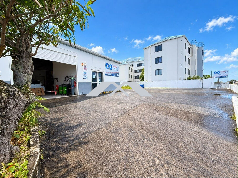   LOCAL COMMERCIAL AVEC FORT POTENTIEL SAINT-JOSEPH 