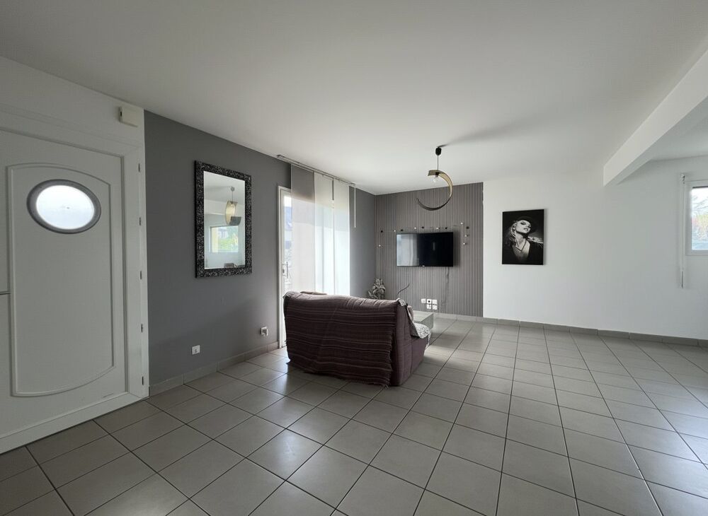 CRÉVIN  Maison 5 pièces 93,5 m² avec garage et jardin 