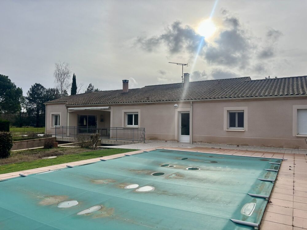 villa au bord du lot avec piscine