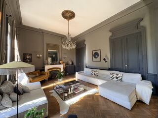  Propriété/château à louer 8 pièces 300 m²