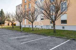  Parking / Garage � vendre 300 m� Roanne