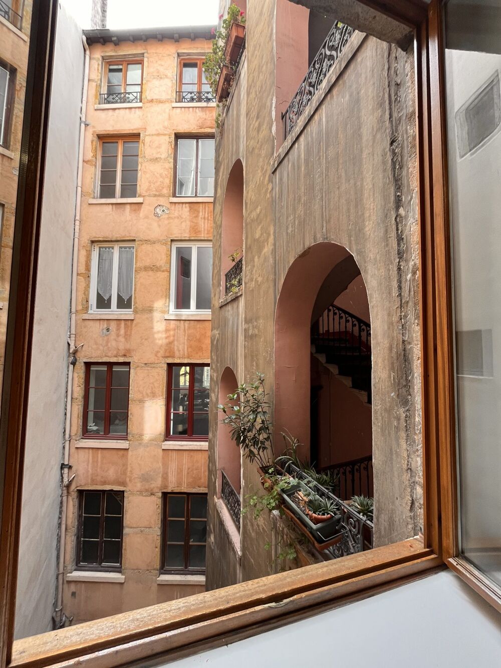 Location Appartement COQUET STUDIO MEUBLE RENOVE Lyon 1