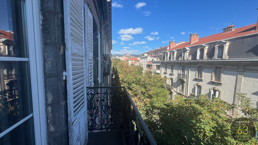 T3 de 48 m2, étage élevé, lumineux, grenier, vue Pariou,