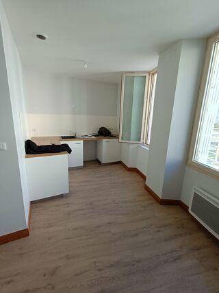  Appartement à louer 4 pièces 103 m²