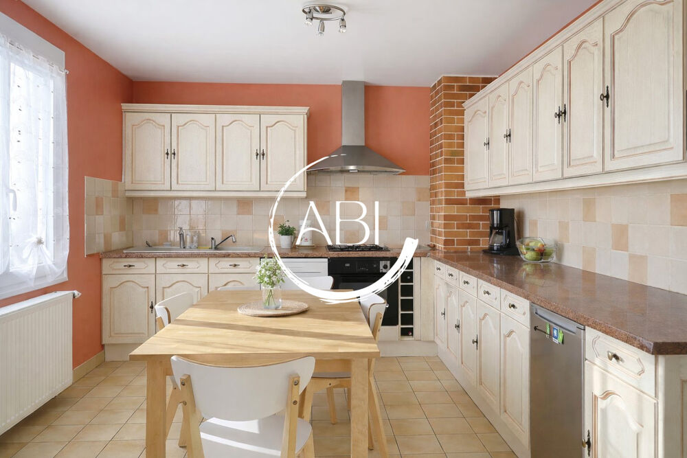 Pavillon sur sous-sol  4 chambres  Terrain 1 402 m²  M