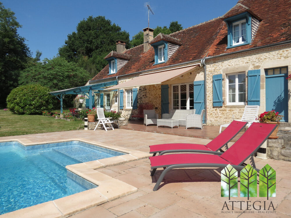 Vente Maison Petit Hameau avec Deux Belles Maisons en Pierre, Piscine Chauff? Saint-denis-de-jouhet