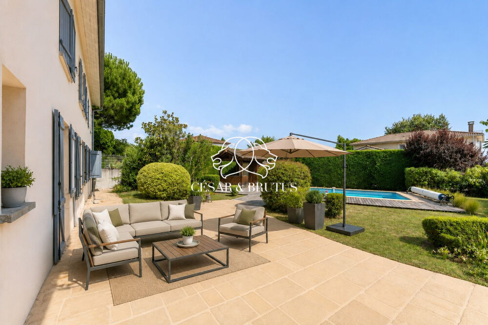 MAISON AVEC PISCINE ET DEPENDANCES