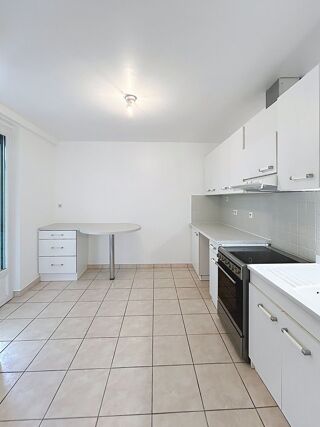  Appartement à louer 3 pièces 78 m²