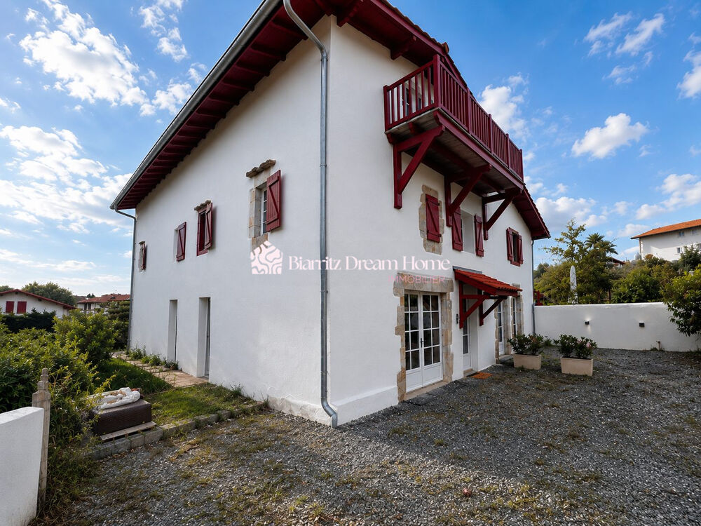 AHETZE  Appartement de caractère de 164 m² au coeur du vill
