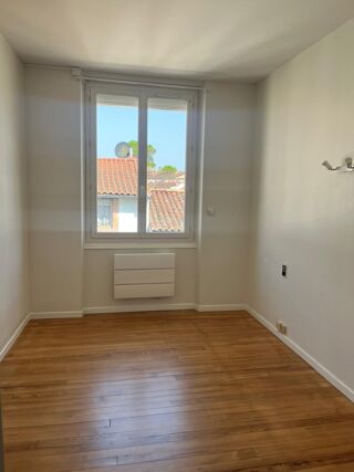  Appartement à louer 3 pièces 74 m²