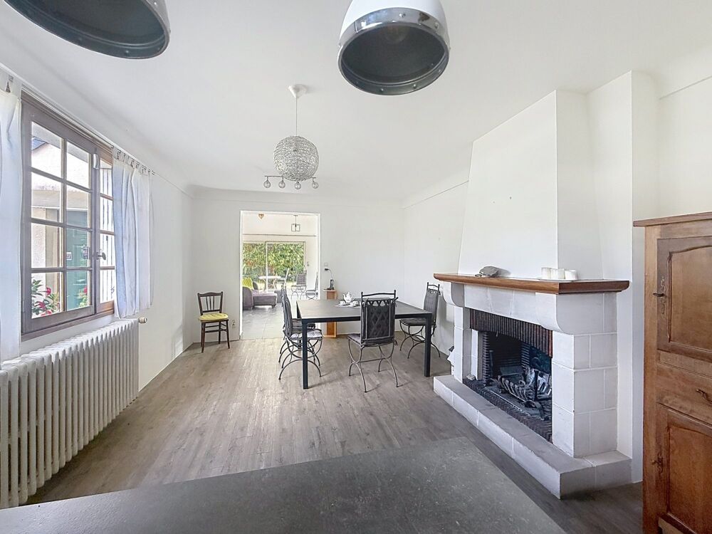Maison avec grand espace de vie et 2 chambres de plain pied.