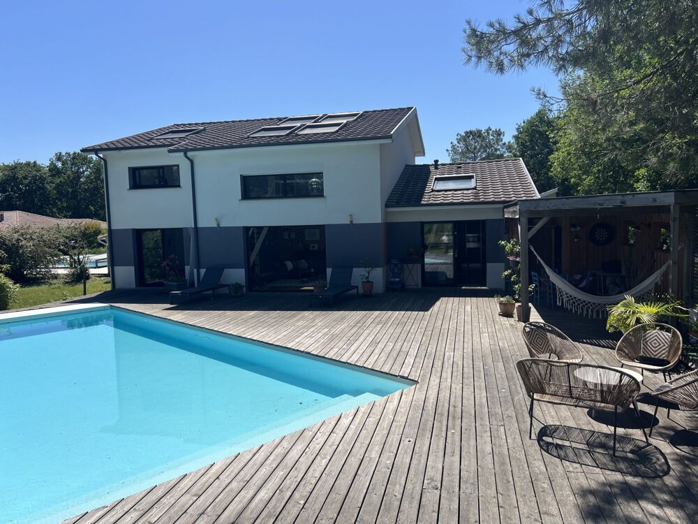 Vente Maison Maison contemporaine de 228m2 avec piscine et dépendance à Bla Blanquefort