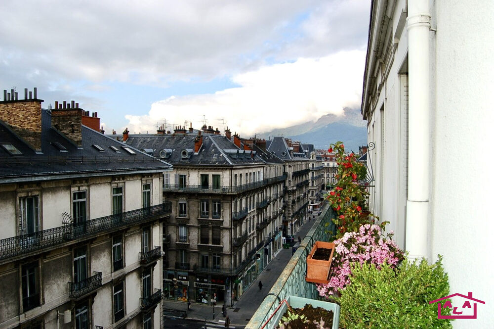 Vente Appartement DERNIER ETAGE AVEC ASCENSEUR DANS IMMEUBLE HAUSSMANNIEN Grenoble
