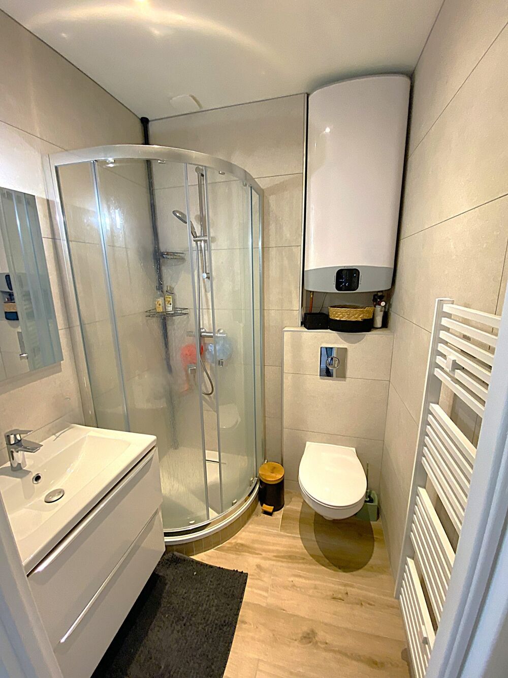 TRES BEAU STUDIO MEUBLE PROCHE GARE