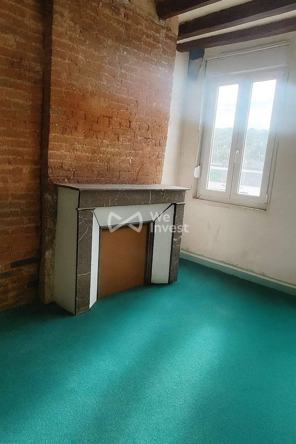 Triplex à rénover avec local commercial