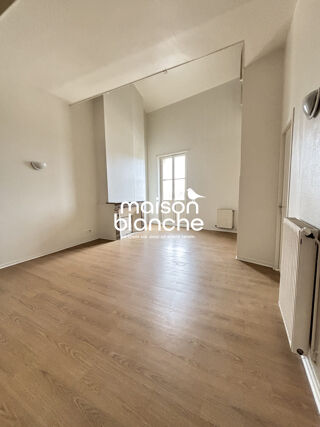  Appartement à louer 4 pièces 95 m²