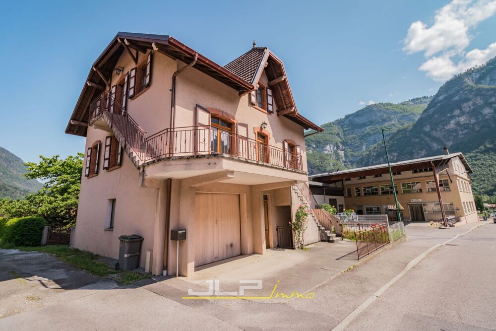 Maison composée de 2 appartements