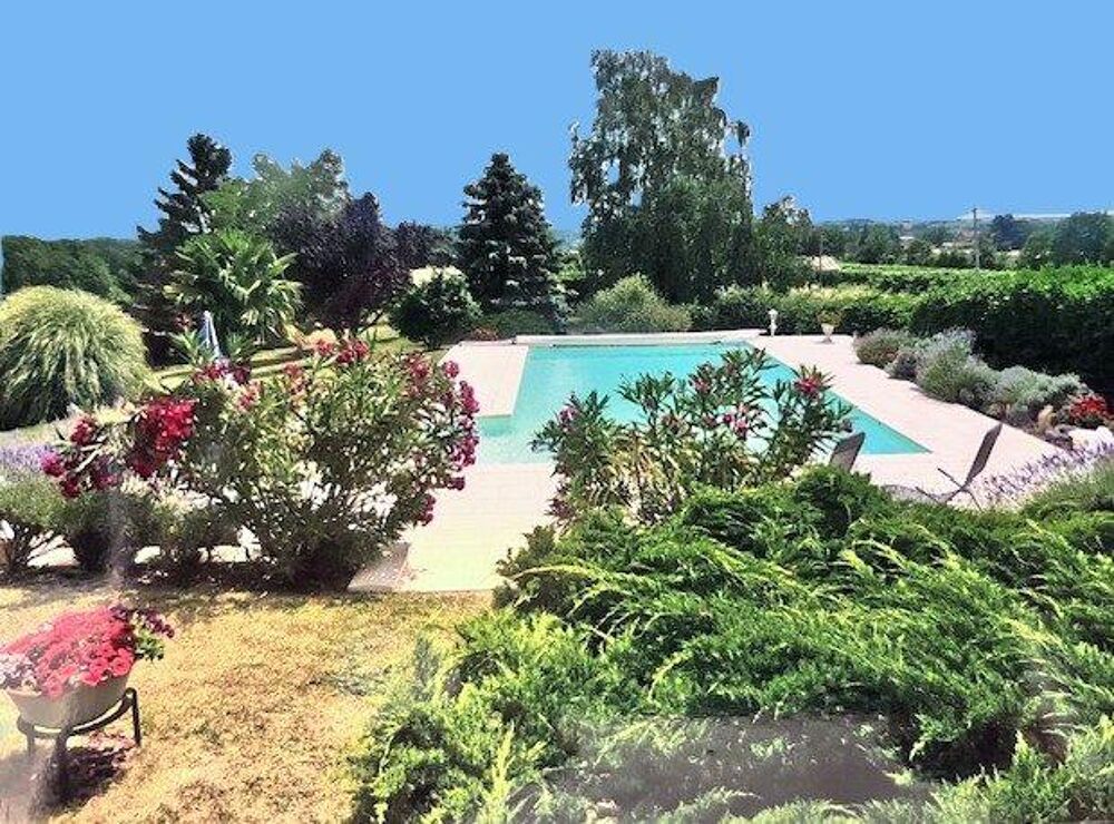 Maison périgourdine avec piscine et grand terrain  Proche Ey