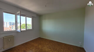  Appartement à louer 3 pièces 65 m²