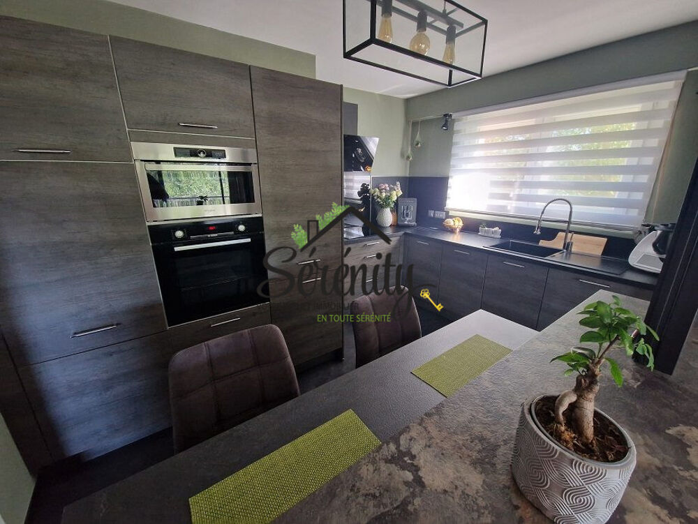 Appartement type 3, 2 chambres, balcons et parking.