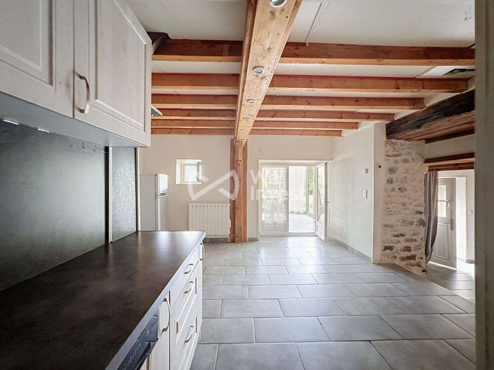 Vente Maison Maison de campagne avec cour et véranda. Blot-l'Église