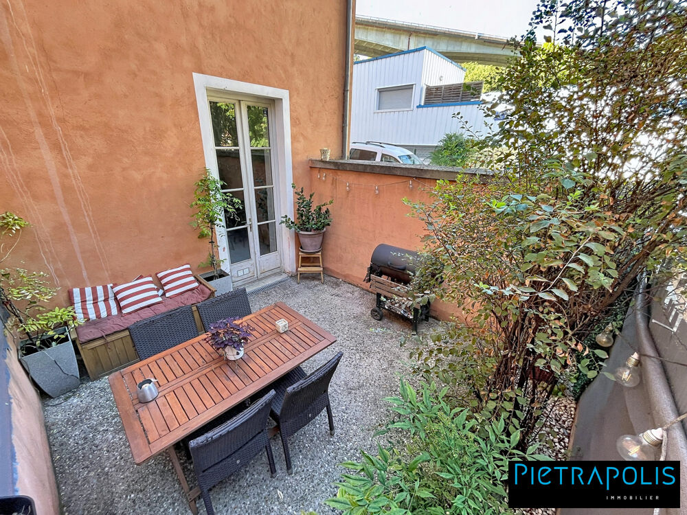 Appartement atypique de 100 m² au sol avec terrasse  Jusqu?