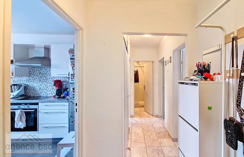 Prox. Clémenceau, Beau 3 pièces en étage, balcon ; parking en