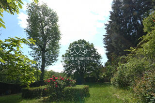  Propri�t�/ch�teau � vendre 8 pi�ces 214 m� Saint-pierre-le-vieux