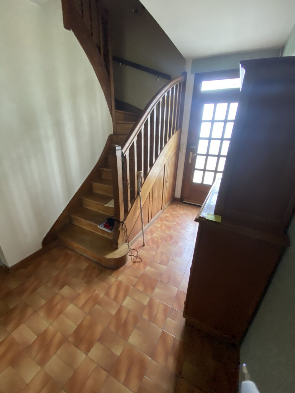 Maison bien située avec superbe terrain et grande dépendance