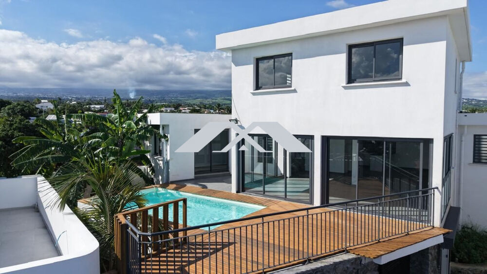 St Pierre Villa 159 m² + piscine+ 120 m² garage