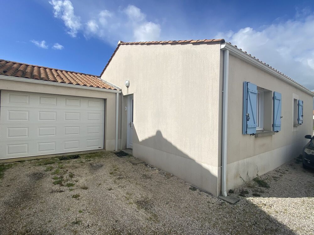 VAIRE, Maison 2 chambres, garage, parking et jardinet