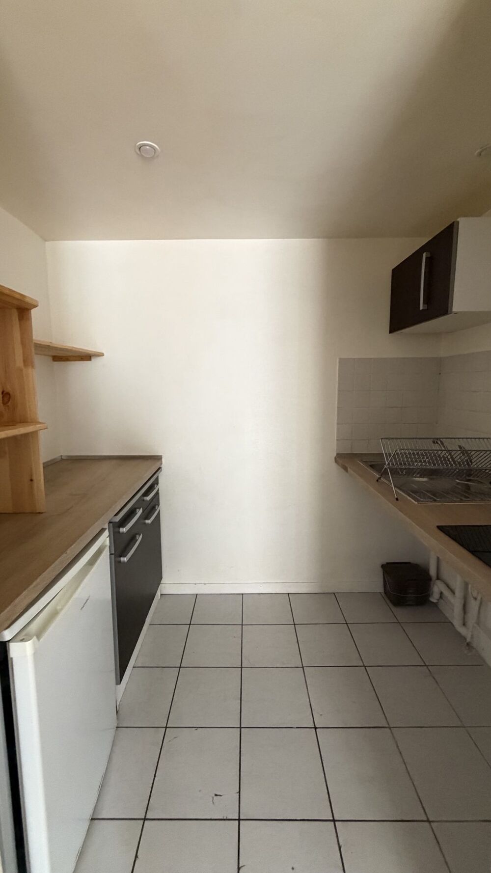 A DEUX PAS DE LA CASERNE DE BONNE