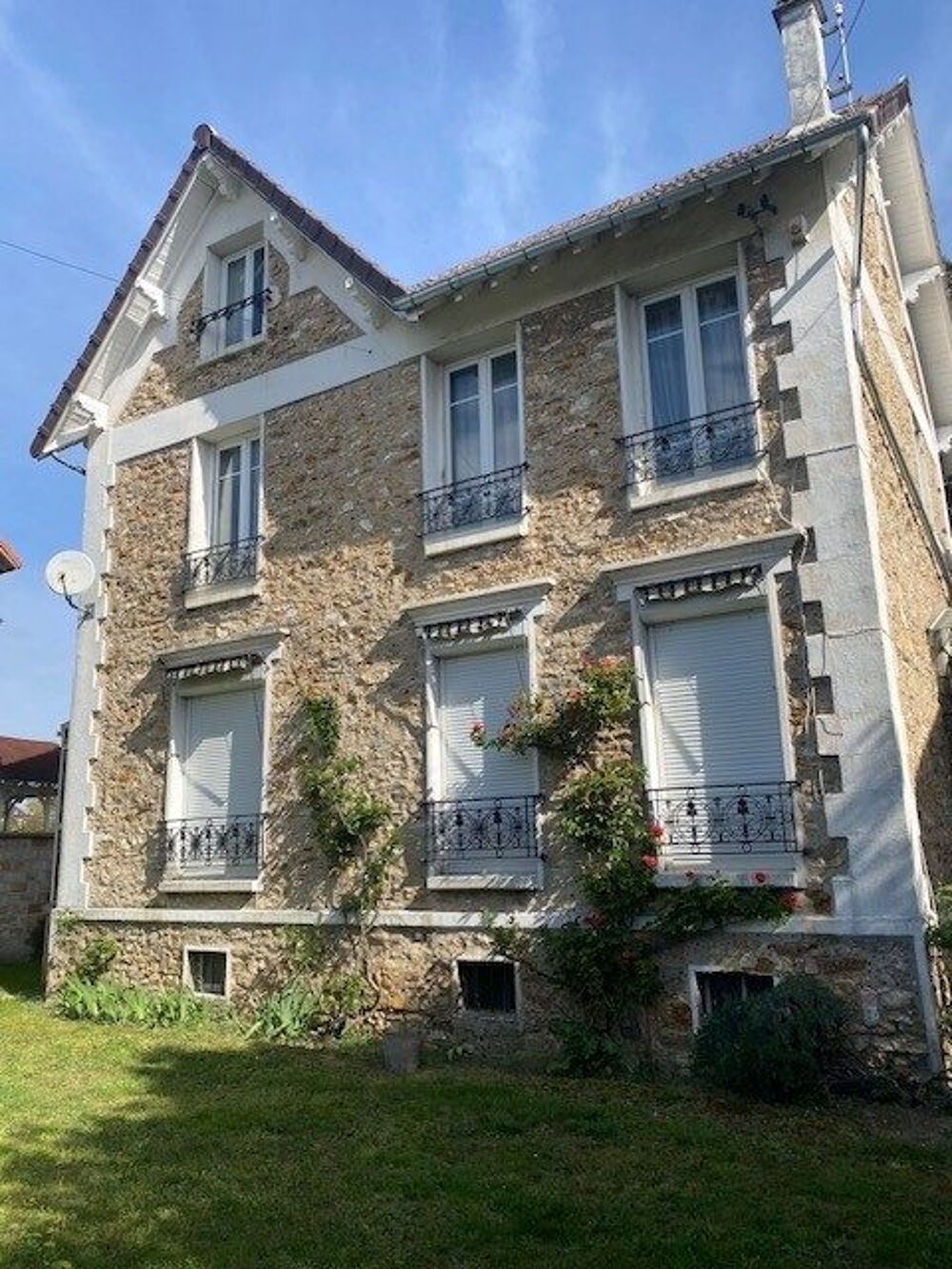 MAISON BOURGEOISE AVEC TERRAIN DE 952 M²