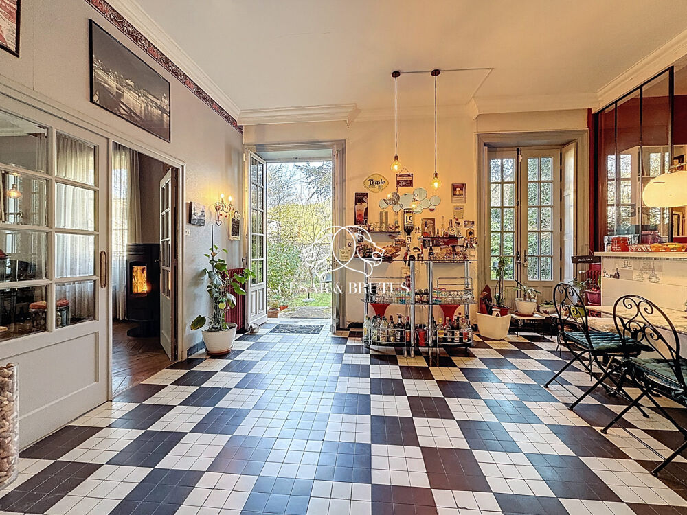 Vente Maison MAISON BOURGEOISE -274 m2- JARDIN Thizy-les-bourgs